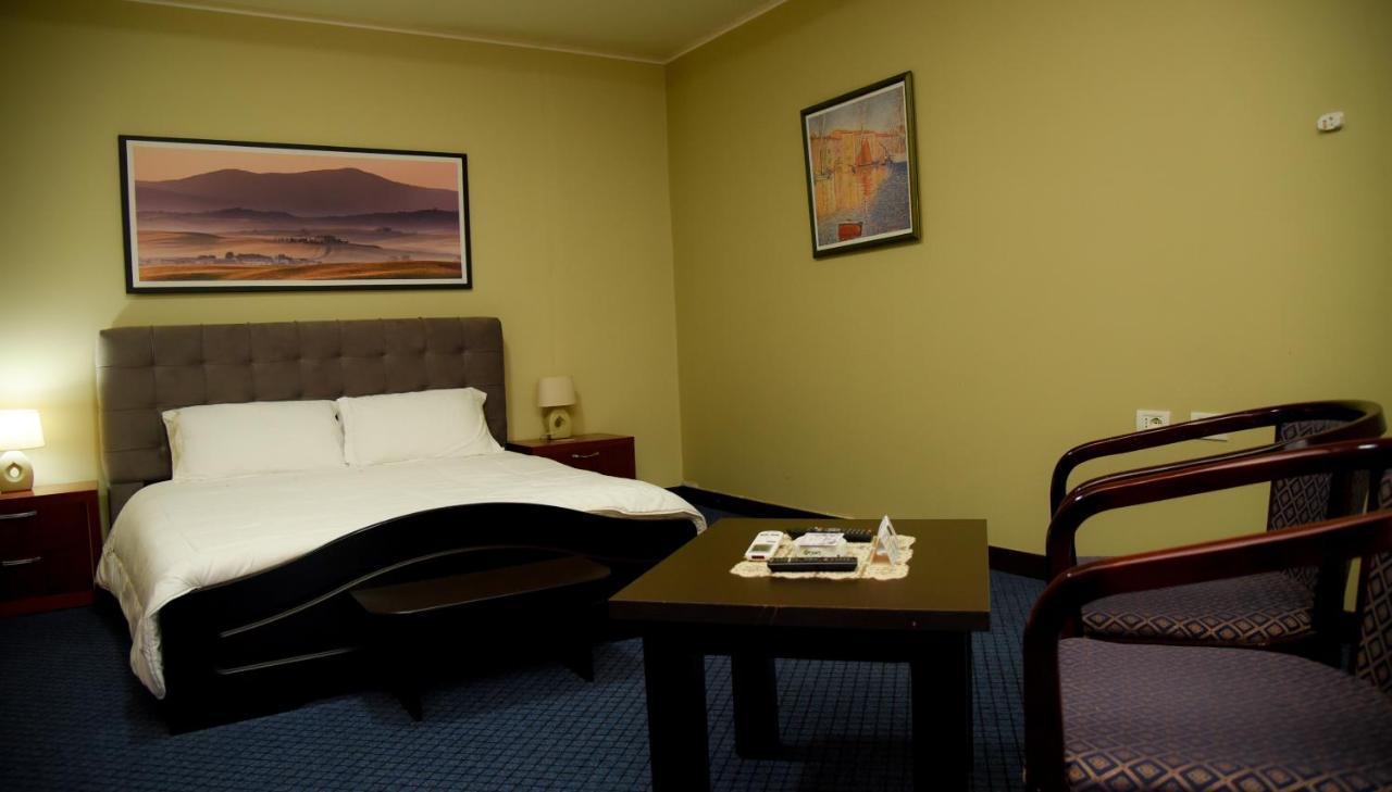 Imperial Hotel Ih Elbasan Eksteriør billede