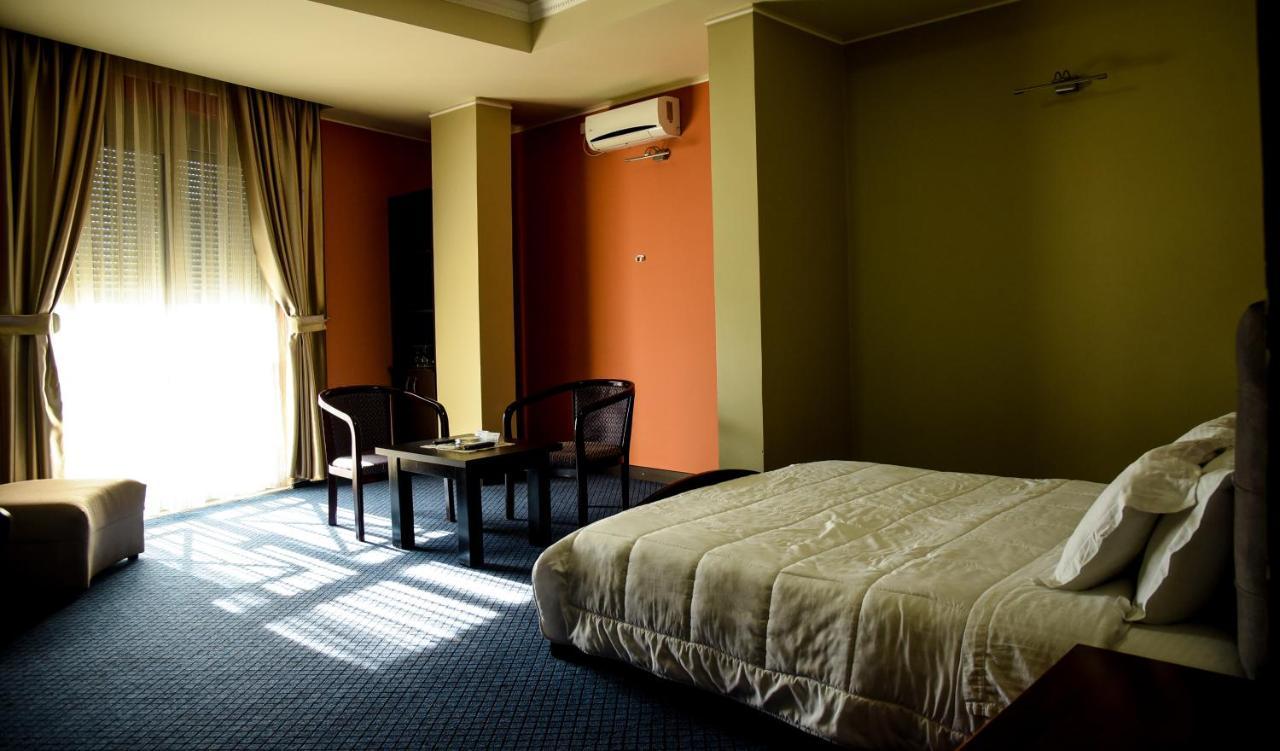 Imperial Hotel Ih Elbasan Eksteriør billede