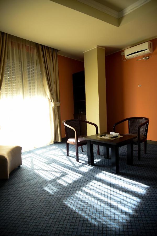 Imperial Hotel Ih Elbasan Eksteriør billede
