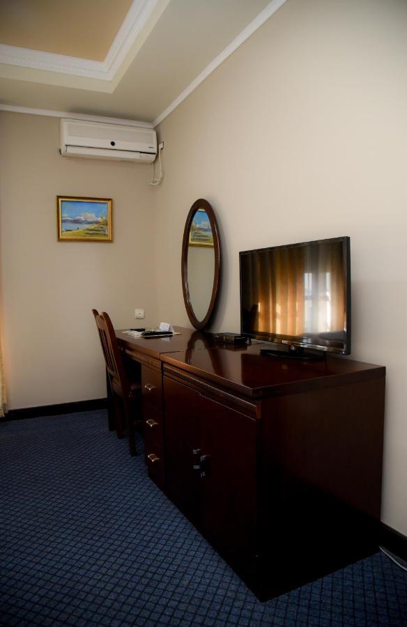 Imperial Hotel Ih Elbasan Eksteriør billede